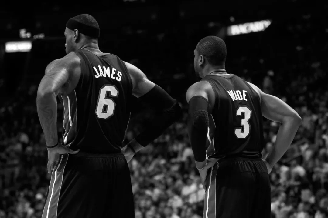 马卡：皇马近期比赛陷入混乱，阿隆索面临未完成的建队挑战（马卡：皇马连战失序，阿隆索的重建任务仍未完成）