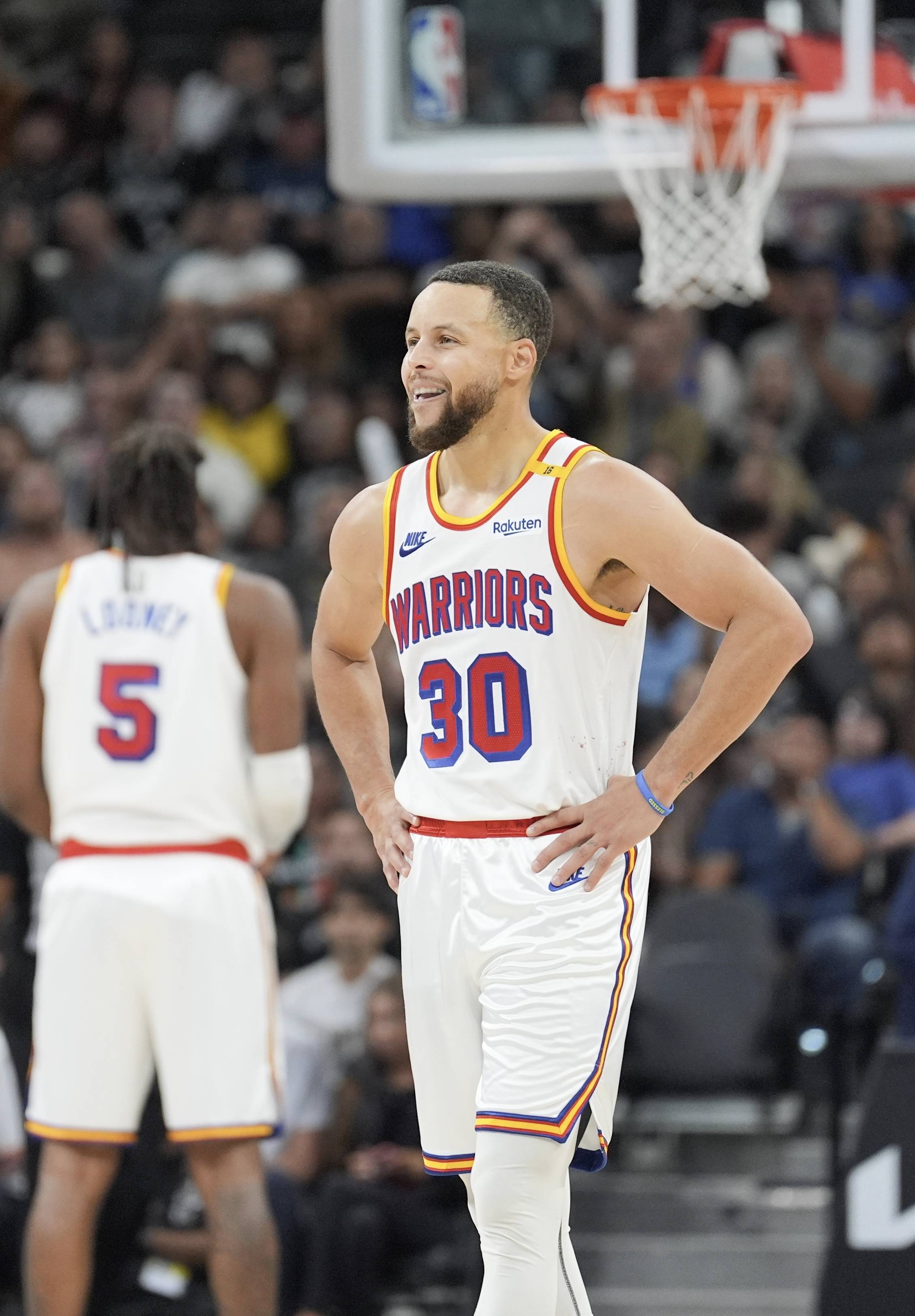 欧冠：巴黎2-1战胜曼联（欧冠赛场：巴黎2比1击败曼联）