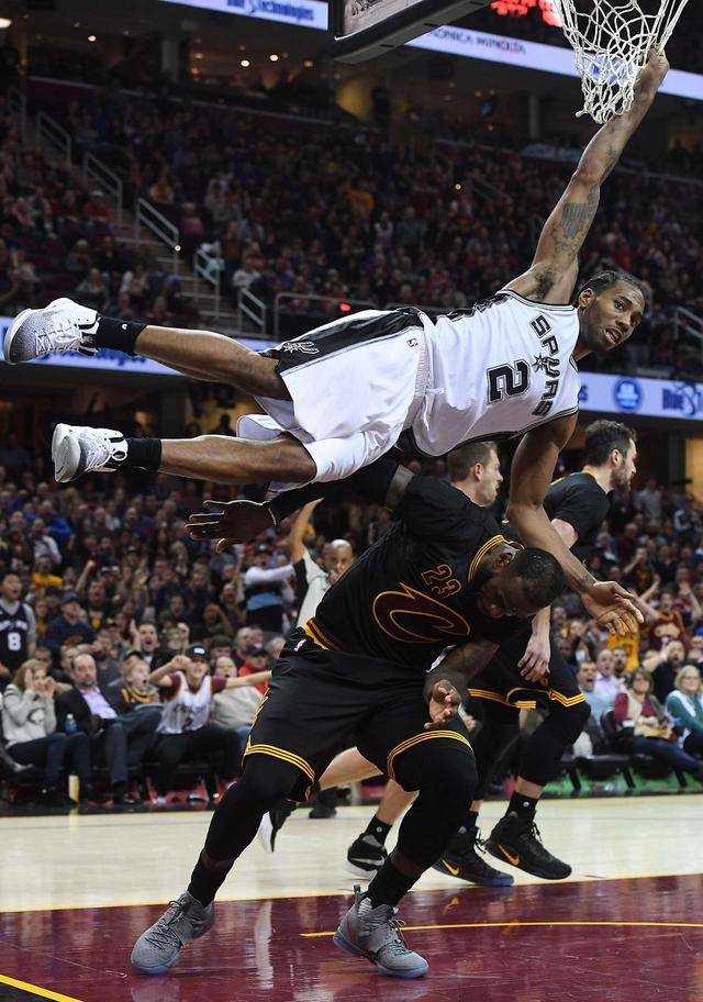 埃奇库姆：球场上的冷静智者（埃奇库姆：赛场上的冷静智囊）