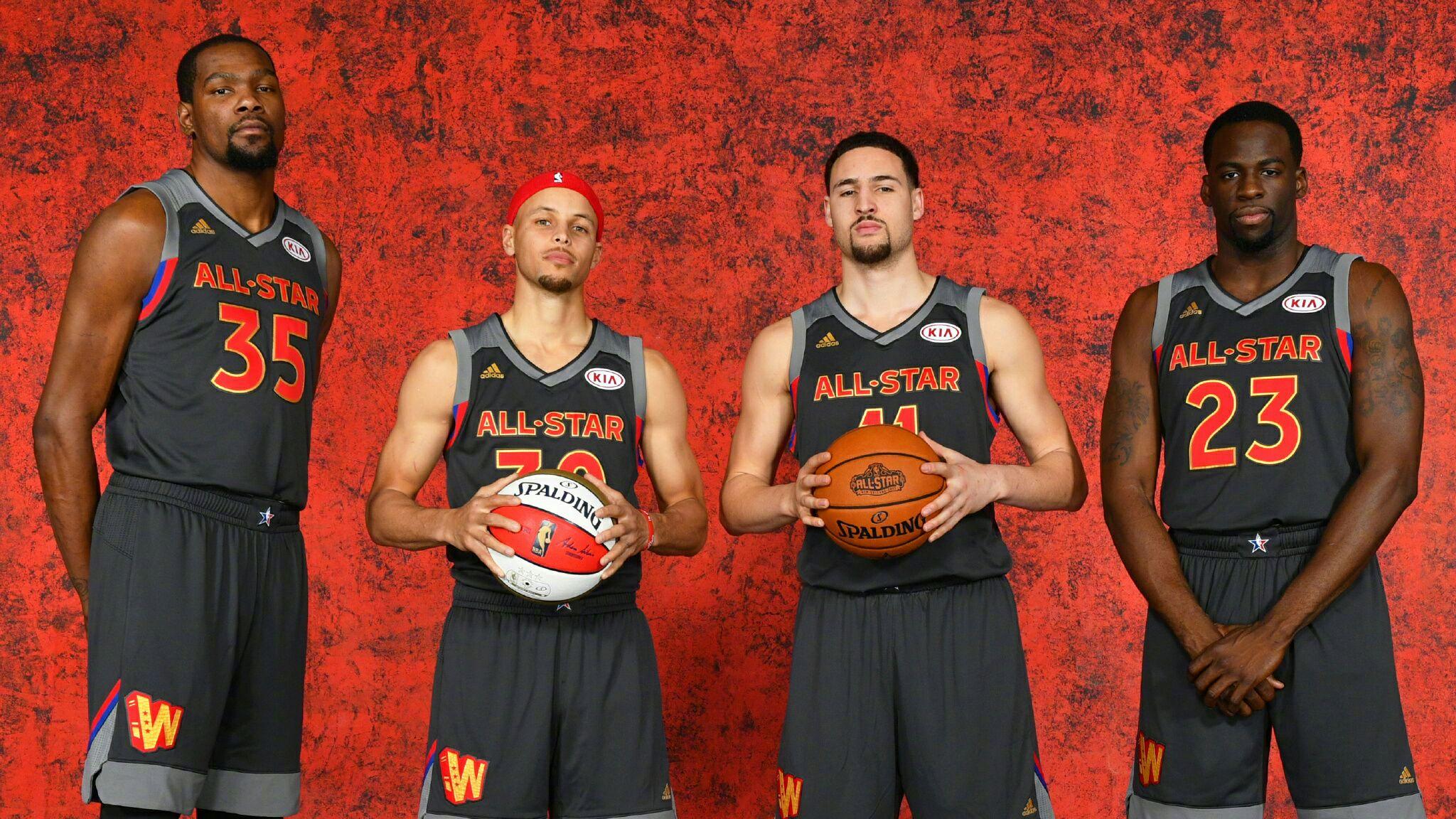 右脚踝囊受伤的基米希随德国队抵达卢森堡，走路仍有不便（基米希带伤随德国队抵达卢森堡，右踝囊受伤行走仍不便）