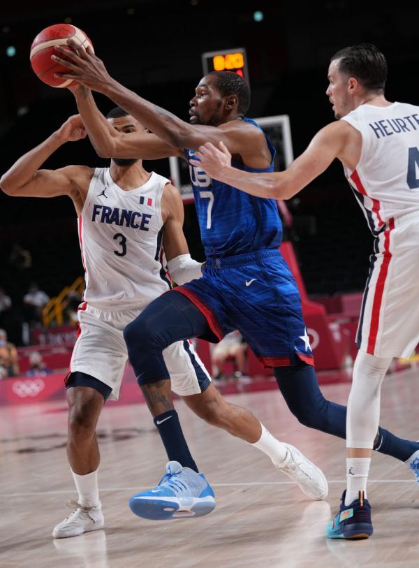 足球国脚留洋再迎利好，与多队进入谈判阶段（国脚留洋再传利好，已与多家球队展开谈判）