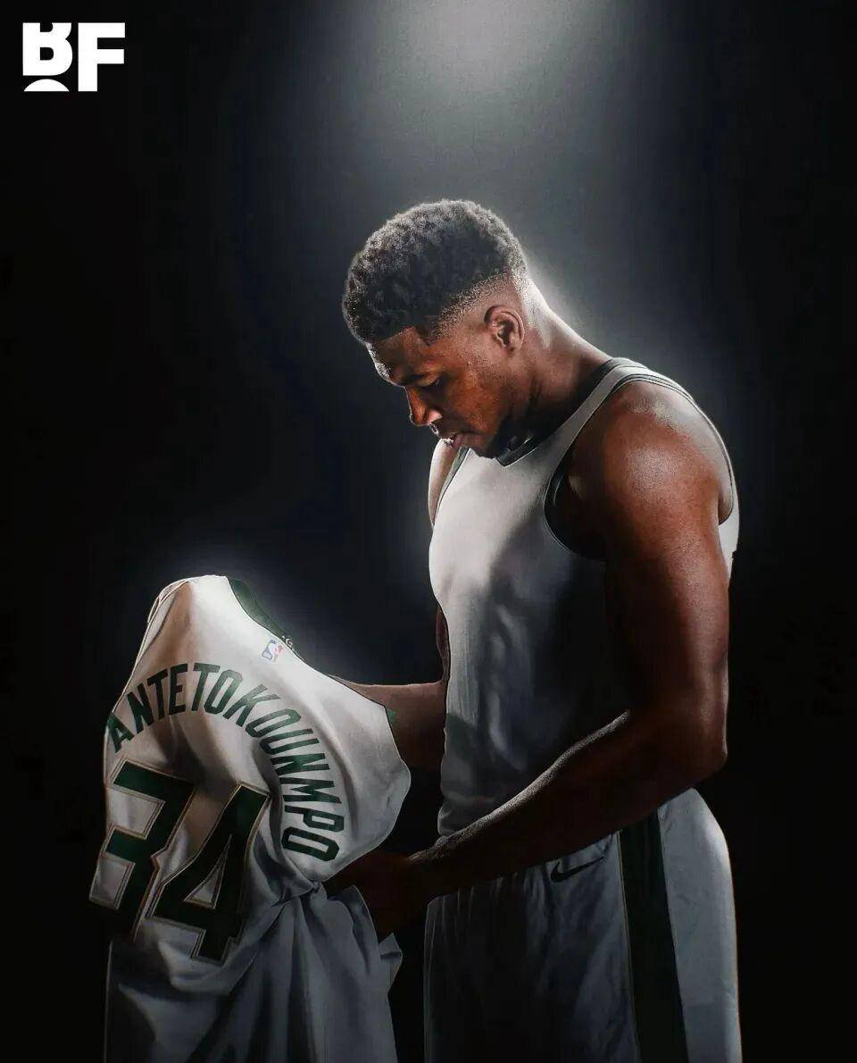 阿森纳客场2-1战胜阿斯顿维拉，维拉绝杀，阿森纳争冠形势艰难。（阿森纳客场2-1击败阿斯顿维拉，维拉读秒绝杀，枪手争冠前景堪忧）