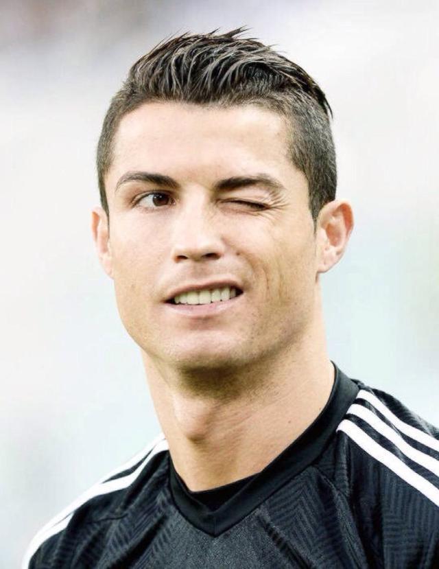 哈登上半场表现抢眼，为球队注入活力（哈登半场火力全开，激活球队士气）