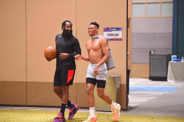 势不可挡！阿森纳在欧冠联赛阶段豪取8连胜，得失球24-2（阿森纳欧冠势头正盛：8连胜，24比2碾压对手）