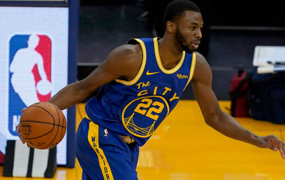 跟队记者：预计埃里克-加西亚还要再佩戴面具踢三场比赛（随队记者：预计埃里克-加西亚仍需戴面具再踢三场）