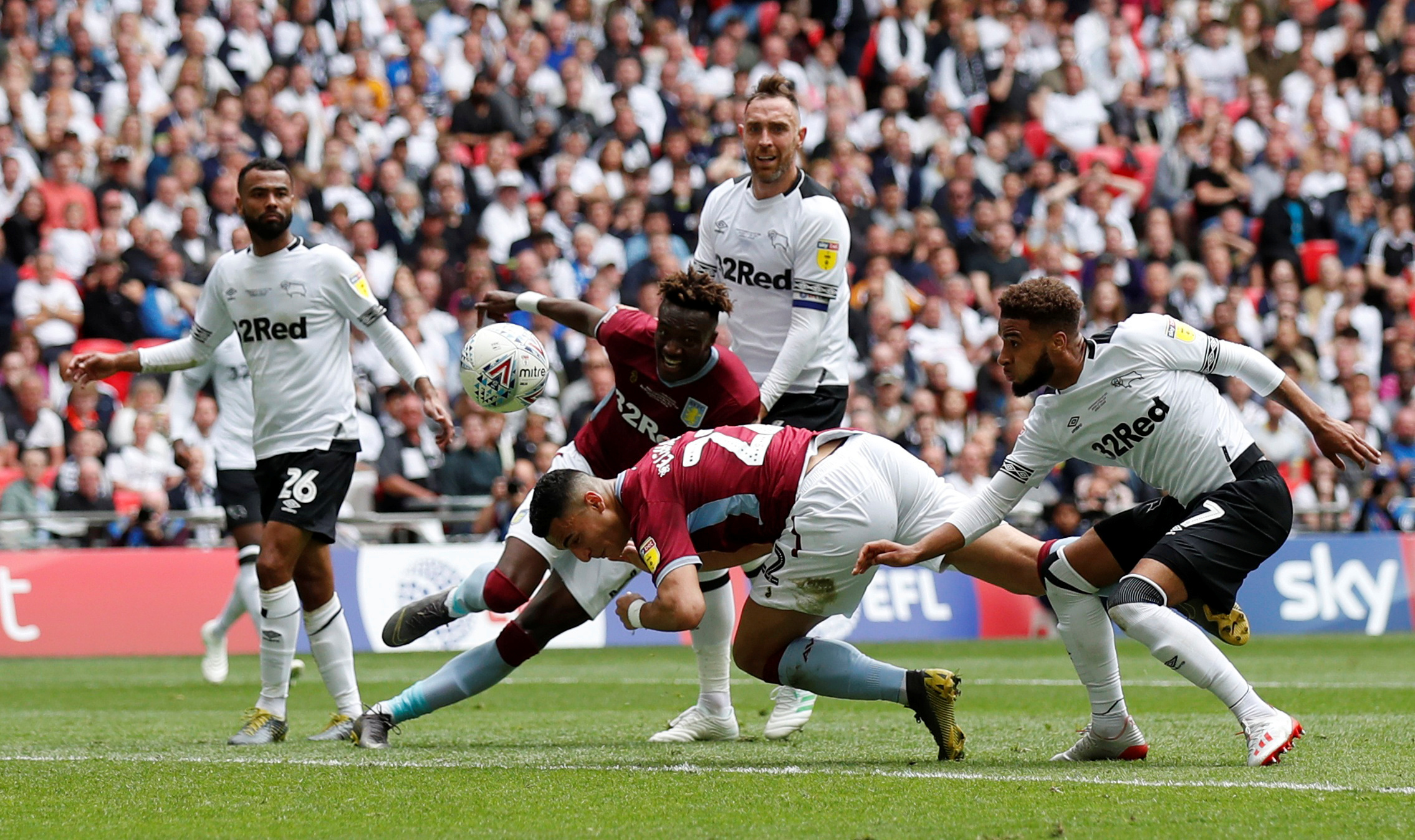NBA杯战报：亚历山大37分8助，雷霆123-119险胜太阳（NBA杯焦点战：亚历山大37分8助攻，雷霆123-119险克太阳）