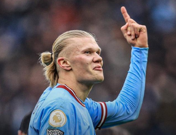 天空：维萨未随布伦特福德前往客场参加比赛，他仍渴望离队（天空：维萨缺席布伦特福德客场之旅，仍有离队意愿）