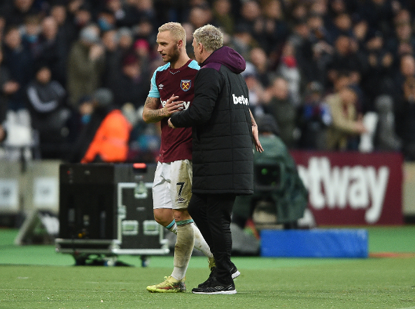 詹姆斯过去4战场均25.5+7+8，投篮命中率53.8%（詹姆斯近4场比赛场均25.5分7篮板8助攻，投篮命中率53.8%）